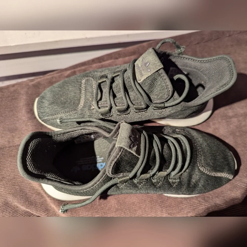 Adidas Sneakers Olive Green Faux Suede 6.5 walking everyday